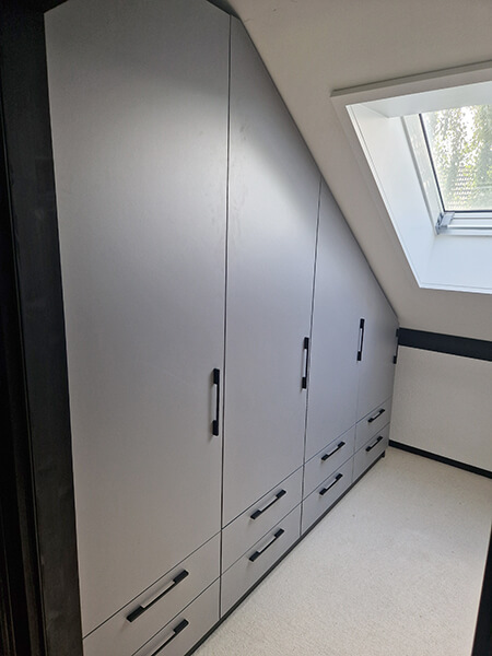 Kinderzimmer Kleiderschrank Dachschräge Nische